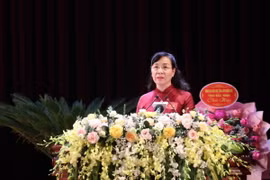 Chủ tịch Ủy ban MTTQ Việt Nam tỉnh Bắc Ninh Nguyễn Thị Hà phát biểu tại Đại hội. (Ảnh: Thanh Thương/TTXVN)