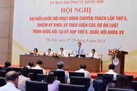 Phó Chủ tịch Quốc hội Nguyễn Khắc Định điều hành phiên họp. (Ảnh: Doãn Tấn/TTXVN)