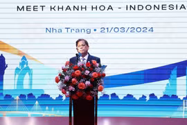 Ông Nguyễn Tấn Tuân, Chủ tịch UBND tỉnh Khánh Hòa phát biểu khai mạc hội nghị. (Ảnh: Tiên Minh/TTXVN)