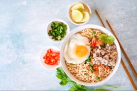 Một bát mỳ ăn liền. 
