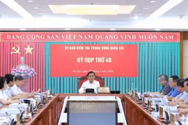 Ông Trần Cẩm Tú, Ủy viên Bộ Chính trị, Bí thư Trung ương Đảng, Chủ nhiệm Ủy ban Kiểm tra Trung ương chủ trì Kỳ họp thứ 40. (Ảnh: Phương Hoa/TTXVN)