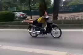 Truy tìm thanh niên nằm trên yên xe máy, lao vun vút trong làn BRT ở Hà Nội 