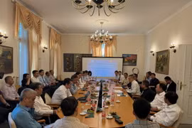Bộ trưởng Khoa học và Công nghệ Huỳnh Thành Đạt gặp mặt các nhà khoa học, trí thức Việt Nam tại CHLB Đức. (Ảnh: Thu Hằng/TTXVN)