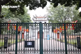 Văn miếu Quốc tử giám thực hiện đóng cửa không đón khách thăm quan (Ảnh: Lâm Phan/Vietnam+)