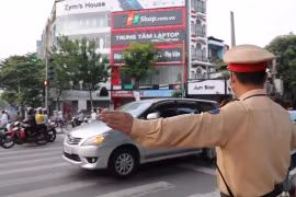 Hà Nội dần đông đúc trở lại trong ngày đầu thực hiện Chỉ thị 22