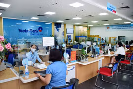 Giao dịch tại VietinBank. (Ảnh: Vietnam+)