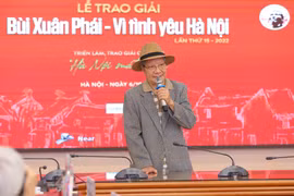 Đạo diễn Trần Văn Thủy phát biểu tại lễ trao giải. (Ảnh: PV/Vietnam+)