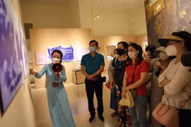 Đoàn báo điện tử VietnamPlus thăm Bảo tàng Côn Đảo. (Ảnh: Hoài Nam/Vietnam+)