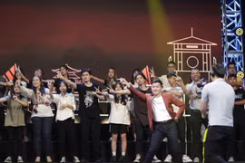 Gameshow 'Chữ V diệu kỳ': Khám phá Việt Nam trên đôi giày trượt patin