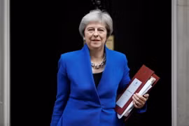 Thủ tướng Anh Theresa May tham dự cuộc họp nội các tuần ở London, Anh. (Ảnh: AFP/TTXVN)
