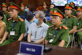 Bị cáo Nguyễn Văn Hưng, cựu Phó Chánh Thanh tra phụ trách Cơ quan Thanh tra, Giám sát Ngân hàng Nhà nước tại phiên tòa ngày 25/3. (Ảnh: Thanh Vũ/TTXVN)