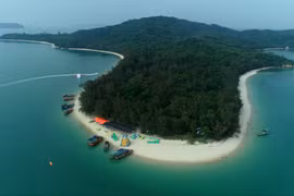Một góc nhìn ấn tượng về đảo Cô Tô (Ảnh: Lâm Phan/Vietnam+)