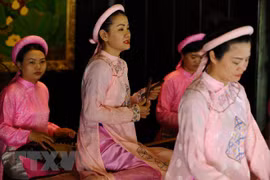 Biểu diễn Ca Huế. (Ảnh minh họa: TTXVN)