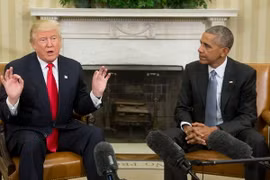 Tổng thống Barack Obama (phải) và Tổng thống mới đắc cử Donald Trump (trái) trong cuộc gặp tại Nhà Trắng ngày 10/11 vừa qua. (Ảnh: EPA/TTXVN)
