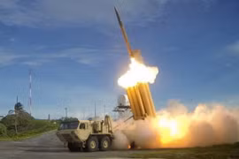 Tên lửa đánh chặn được phóng từ bệ phóng thuộc một bộ phận của hệ thống THAAD. (Ảnh: Reuters/TTXVN)