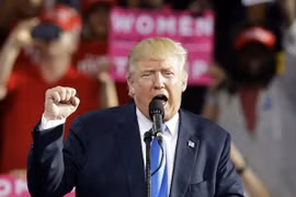 Ông Donald Trump tại Raleigh ngày 7/11 vừa qua. (Ảnh: AP/TTXVN)