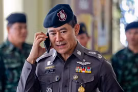Lực lượng cảnh sát Hoàng gia Thái Lan làm việc tại khu vực xảy ra vụ nổ ở nhà ga tàu hỏa Hua Lamphong, Bangkok ngày 11/5 vừa qua. (Ảnh: EPA/TTXVN)
