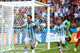 Cận cảnh Lionel Messi phá vỡ kỷ lục của Diego Maradona