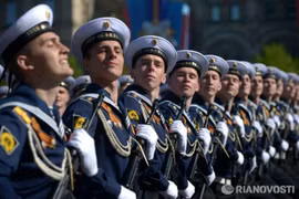 Phương Tây phản ứng tiêu cực lễ duyệt binh của Nga ở Crimea