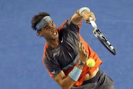 Nadal thi đấu đúng 1 set, Maria Sharapova thẳng tiến