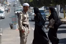 Tiếp sau Mỹ và Anh, đại sứ quán Pháp thông báo rút khỏi Yemen