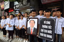 Người dân Ninh Bình đón linh cữu Chủ tịch nước Trần Đại Quang
