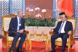 Thủ tướng Nguyễn Xuân Phúc tiếp Chủ tịch Điều hành châu Á-Thái Bình Dương của Google, ông Karim Temsamani. (Ảnh: Thống Nhất/TTXVN)