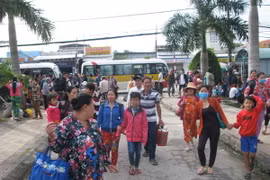 Công tác sơ tán dân tại huyện Đông Hải, tỉnh Bạc Liêu. (Ảnh: Huỳnh Sử/TTXVN)