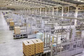 Sau cổ phần hóa, Công ty cổ phần sữa Việt Nam - Vinamilk tiếp tục phát triển mạnh và được Forbes Việt Nam đánh giá là Công ty niêm yết tốt nhất Việt Nam năm thứ 7 liên tiếp. (Ảnh: VNM/Vietnam+)