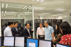 Đoàn công tác của Quốc hội do ông Dương Quốc Anh, Phó Chủ nhiệm Ủy ban Kinh tế Quốc hội dẫn đầu đến và làm việc tại HNX. (Ảnh: HNX/Vietnam+)