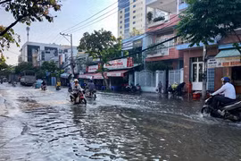 Triều cường gây ngập ở nhiều nơi. (Nguồn: TTXVN)
