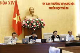 Chủ tịch Quốc hội Nguyễn Thị Kim Ngân và các Phó Chủ tịch Quốc hội dự Phiên họp. (Ảnh: Văn Điệp/TTXVN)