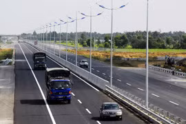 Tuyến cao tốc TP.HCM-Trung Lương buông lỏng kiểm soát xe quá tải 