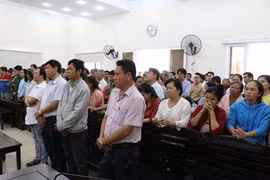 Quang cảnh phiên tòa. (Ảnh: Nguyễn Văn Việt/TTXVN)