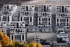 Công trình xây dựng tại Khu định cư Do Thái Givat Zeev, gần thành phố Ramallah, Khu Bờ Tây ngày 25/9. (Ảnh: AFP/TTXVN)