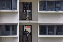 Một khu nhà ở của người lao động nước ngoài tại Singapore. (Ảnh: AFP/TTXVN)