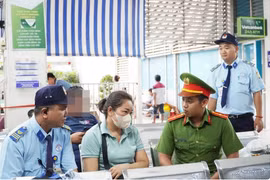 Công an quận 5 đến làm việc tại Bệnh viện Chợ Rẫy để điều tra về vụ việc. (Ảnh: BVCC.)