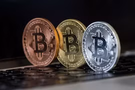 Đồng tiền điện tử Bitcoin. (Ảnh: AFP/TTXVN) 