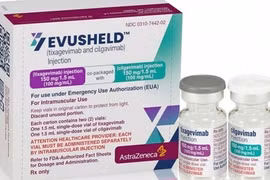 Hỗn hợp kháng thể Evusheld điều trị COVID-19 do AstraZeneca sản xuất. (Ảnh: REUTERS/TTXVN)