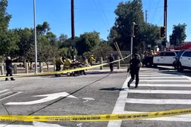 Cảnh sát phong tỏa hiện trường vụ nổ súng ở Los Angeles, bang California (Mỹ) ngày 25/7/2022. (Ảnh: The New York Times/TTXVN)