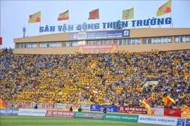 Sân vận động Thiên Trường mở cửa miễn phí đón khán giả. (Nguồn: TTXVN) 