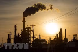Nhà máy lọc dầu ở Houston, bang Texas, Mỹ. (Ảnh: AFP/TTXVN) 