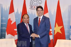 Thủ tướng Nguyễn Xuân Phúc và Thủ tướng Canada Justin Trudeau (Ảnh: Thống Nhất/TTXVN) 