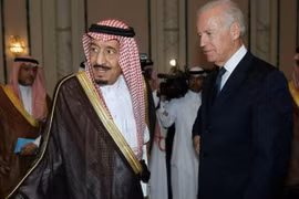 Tổng thống Joe Biden và Quốc vương Saudi Arabia. (Ảnh: AFP )