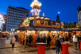 Chợ Giáng sinh ở Wroclaw, Ba Lan. (Ảnh: PAP/TTXVN)