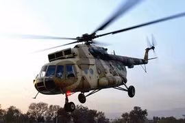 Trực thăng quân sự của Pakistan tham gia cứu trợ lũ lụt. (Ảnh: Reuters)