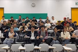 Tu nghiệp sinh Việt Nam ở miền Nam Israel trở lại trường học