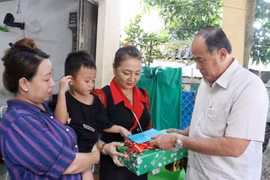 An Giang: Kịp thời cứu sống bé trai nghi bị rơi từ trên cầu xuống sông