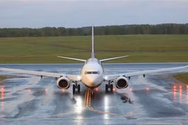 Máy bay của hãng hàng không Ryanair hạ cánh tại sân bay quốc tế Vilnius, Litva, ngày 23/5. (Ảnh: AFP/TTXVN) 