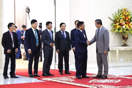 Ngày 11/10/2023, tại Cung Hòa Bình ở Thủ đô Phnom Penh, Đại sứ Việt Nam tại Campuchia Nguyễn Huy Tăng dẫn đầu đoàn công tác đến chào xã giao Thủ tướng Samdech Thipadei Hun Manet, sau khi Chính phủ Hoàng gia Campuchia nhiệm kỳ 7 thành lập. (Ảnh: Huỳnh Thảo /TTXVN)